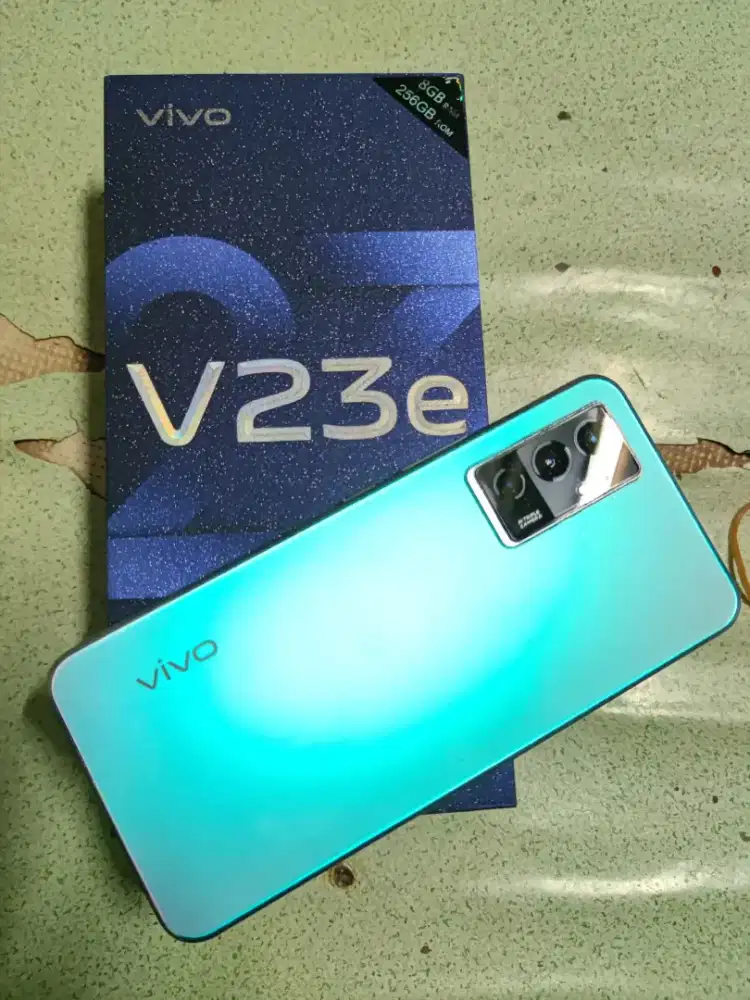 Vivo v23e. Ram 8/256. Hp + dus.