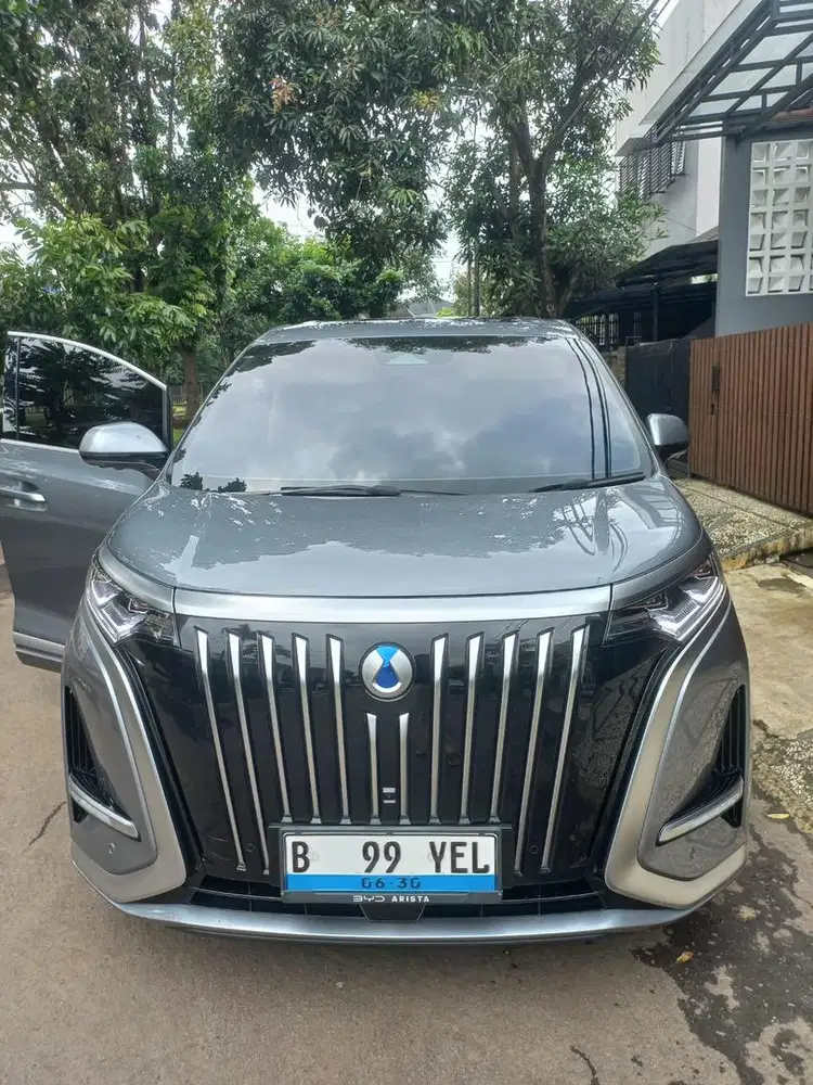 “Denza D9 2025 EV Luxury MPV Captain Seat Low KM”