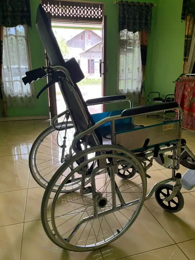 Kursi roda bisa rebahan