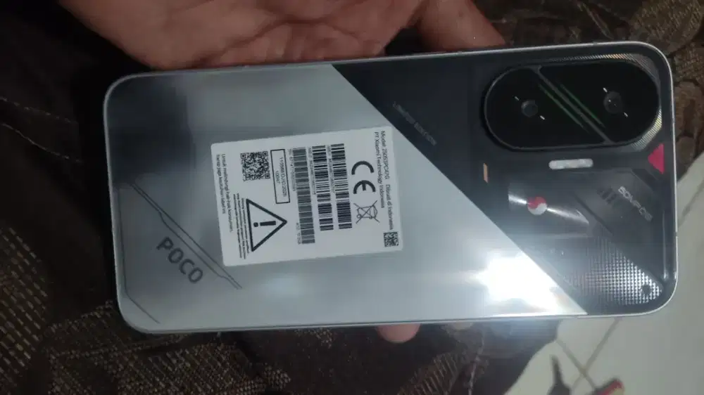 Poco f7 12/512silver