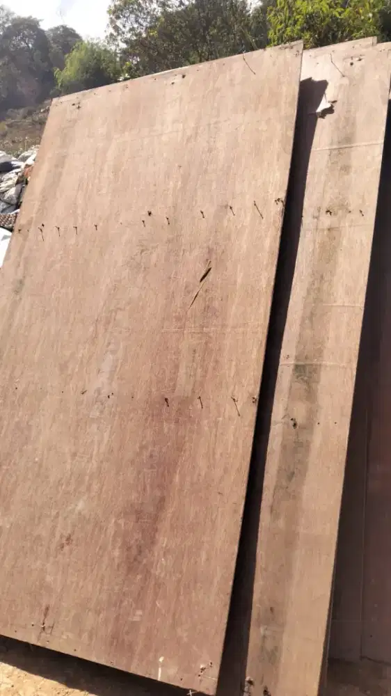 Triplek bekas seperti baru