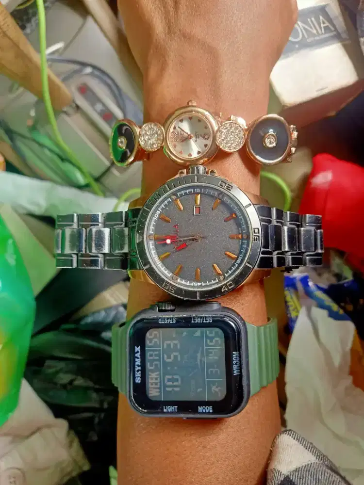 Di jual jam rumah lkp kotak,buku,jam dll bisa cod di antar di kirim