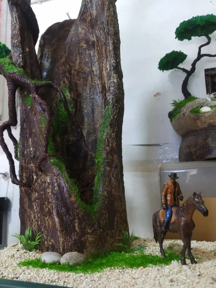 Miniatur bonsai dan diorama
