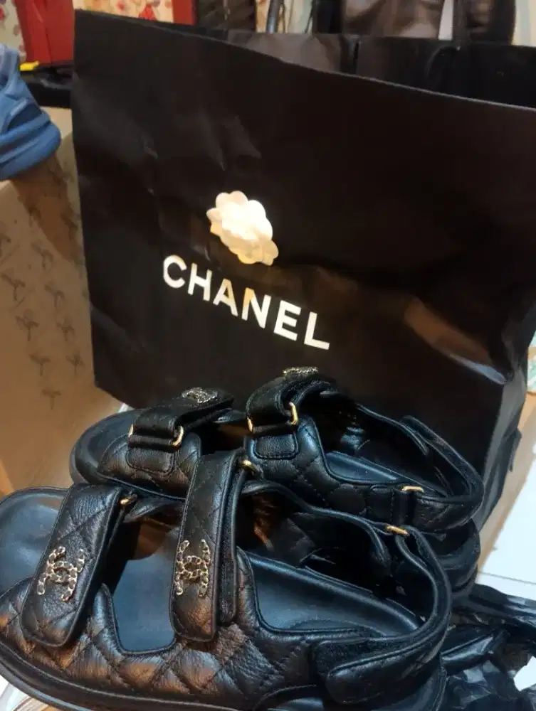 DIJUAL SANDAL MERK CHANEL ORIGINAL