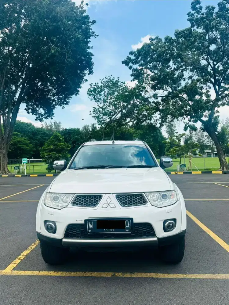 Pajero Dakar 2012 putih