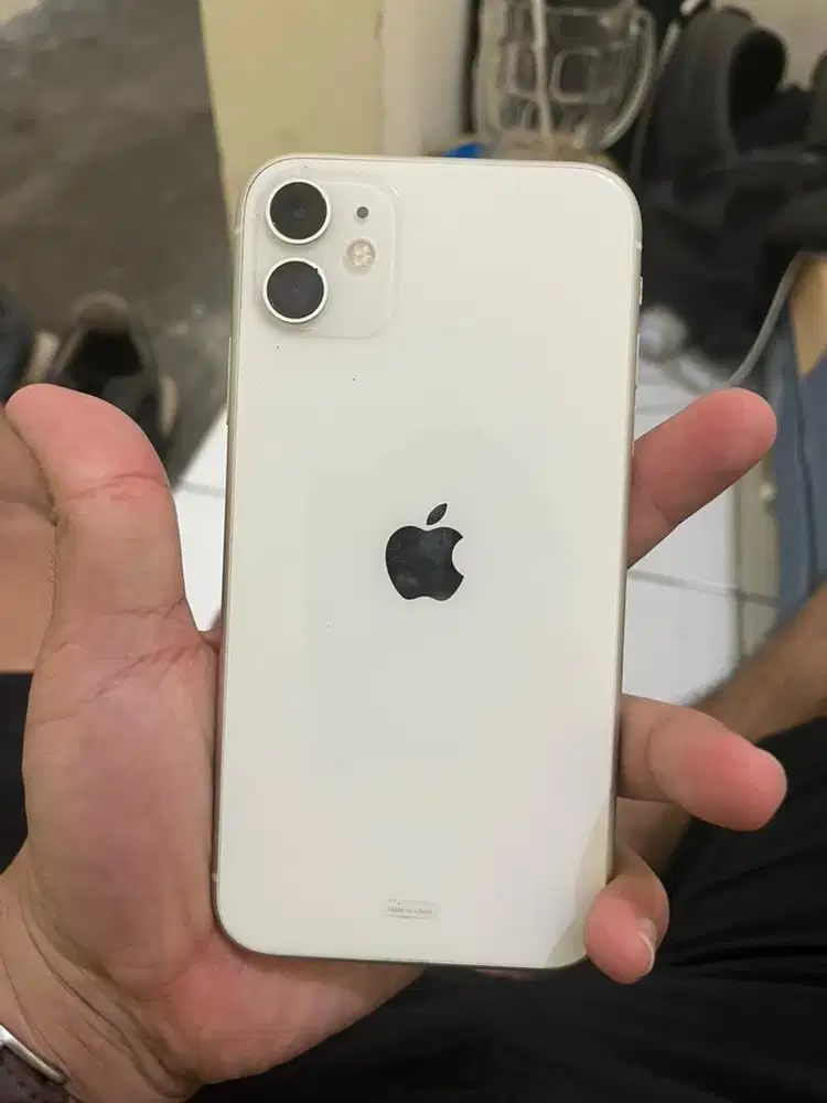 Iphone 11 white 64gb ex garansi ibox