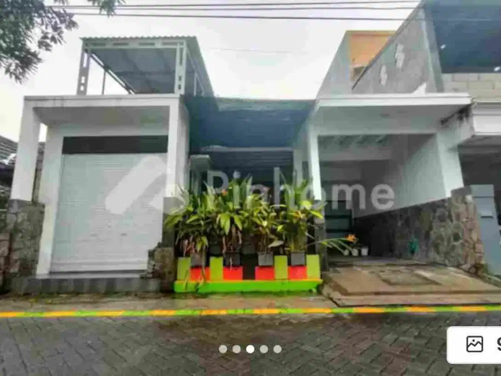 Raya Wisma Lidah Kulon dekat PTC