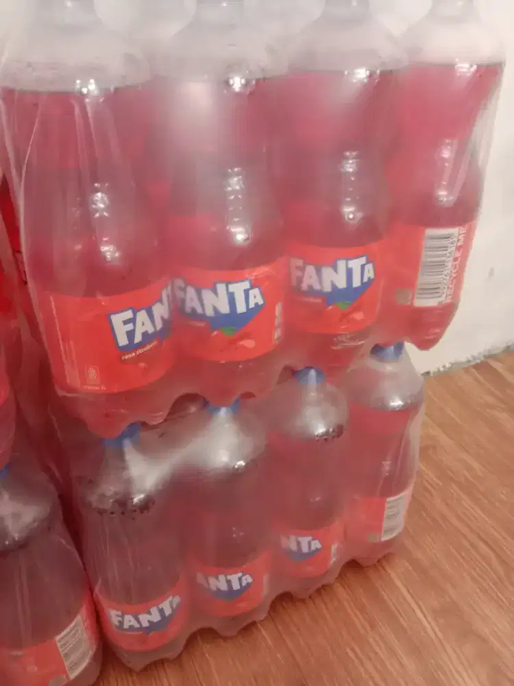 Fanta Rasa Stroberi 1 Liter