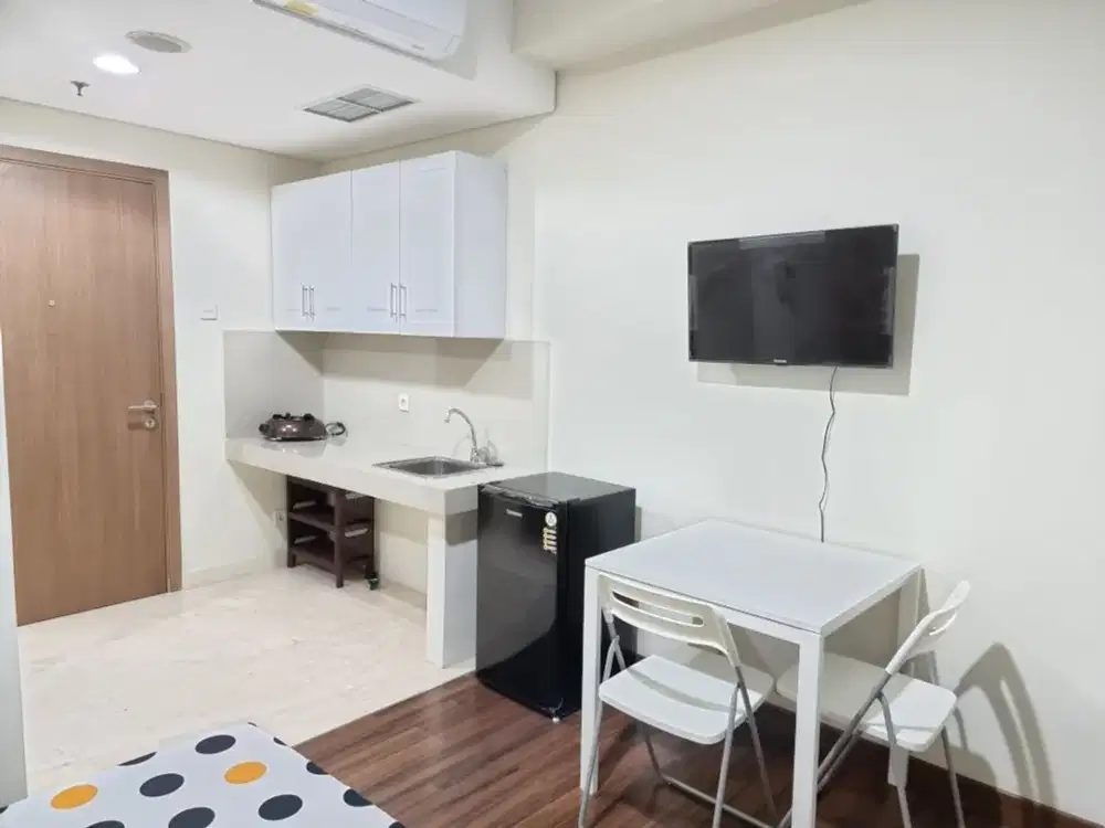 Puri Orchard Studio hadap Kolam Renang Lt 15, Furnished