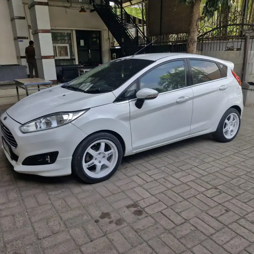 Ford fiesta S ecoboost 1.0 AT 2014
