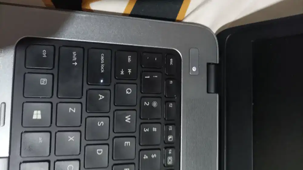 Leptop mati idup lampu saja