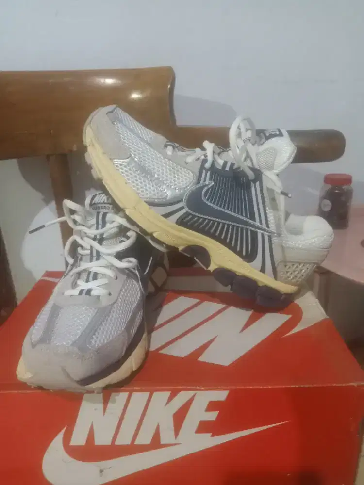Sepatu Nike Zoom Vomero 5 Thunder Blue