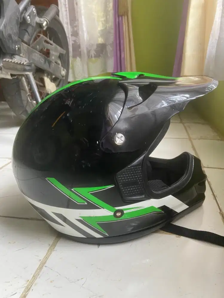 Helm kawasaki minus pemakaian aja