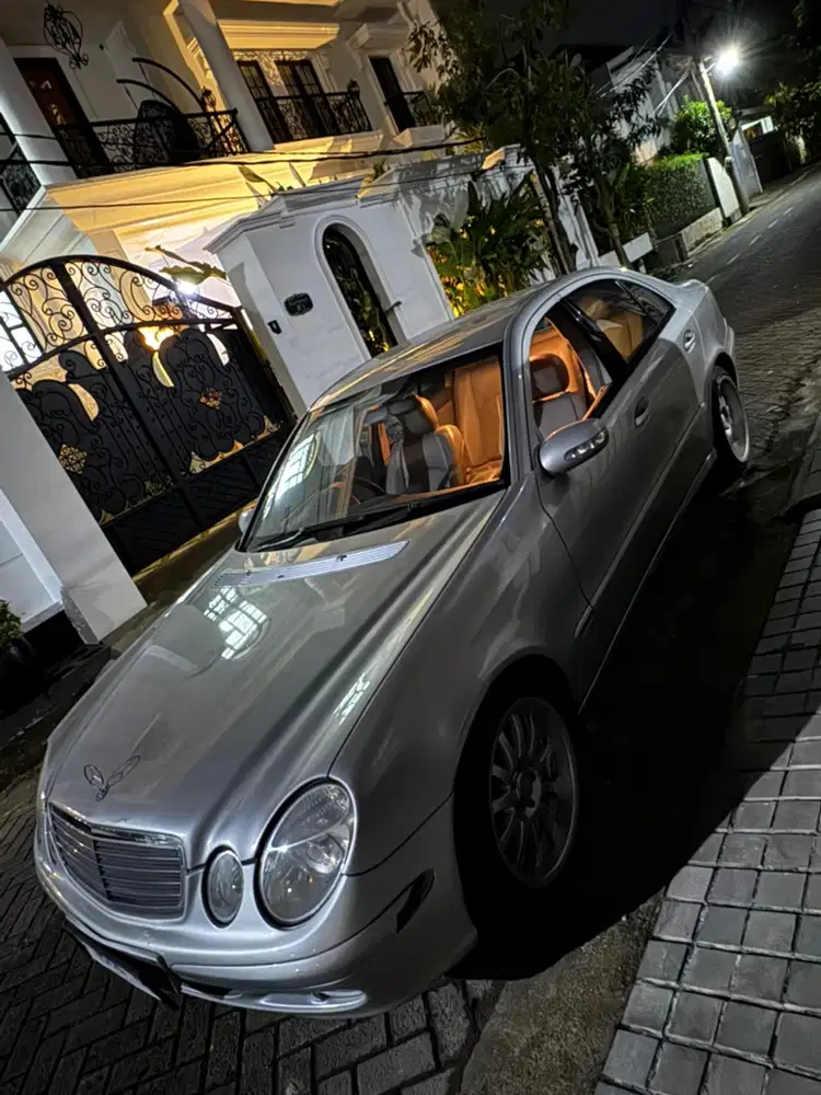 Mercedes-Benz E200 2003 Bensin