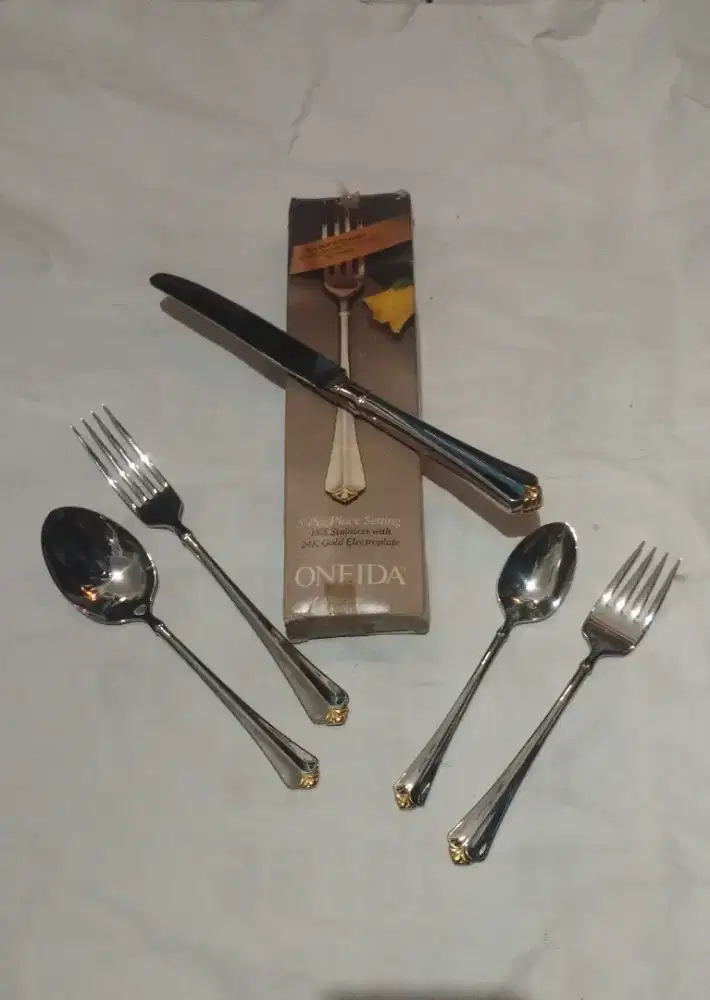 Oneida Sendok Makan Lapis Emas