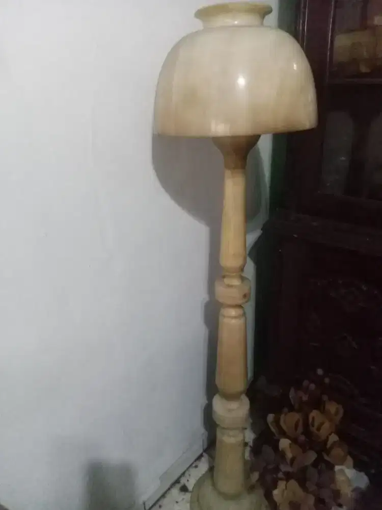Dijual lampu sudut marmer.