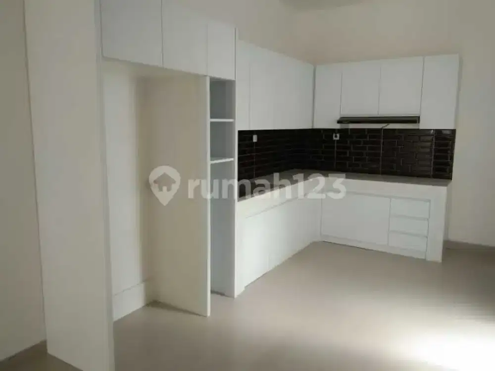 Rumah 2 Lantai Bangunan Baru Di Cheryfield