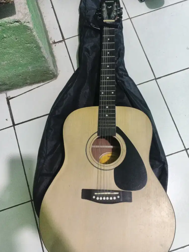 Gitar  Akustik Bekas