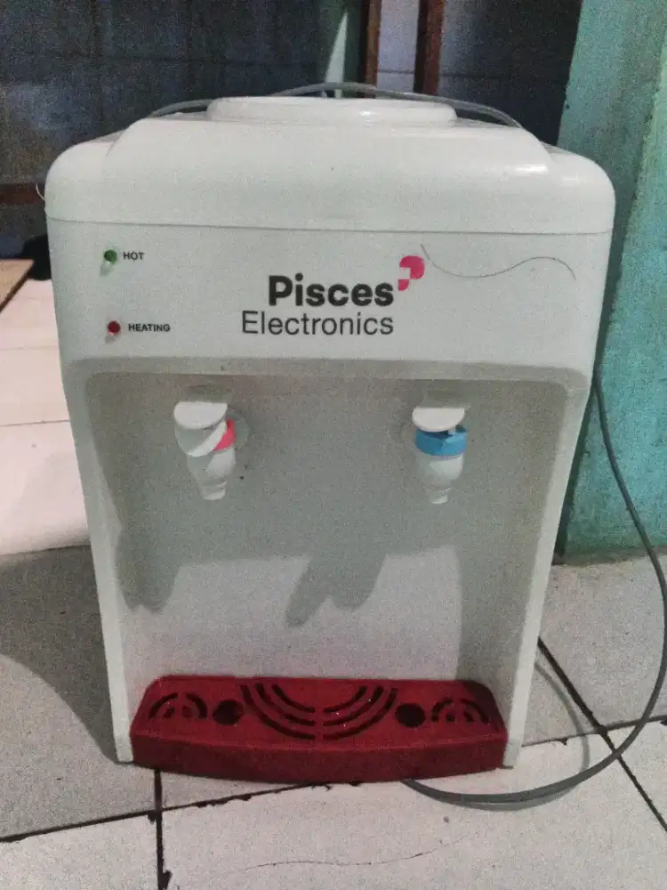 Dispenser  warna putih