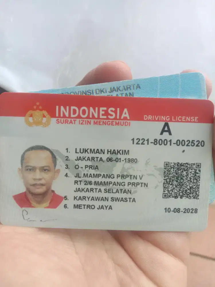 Mencari pekerjaan supir.