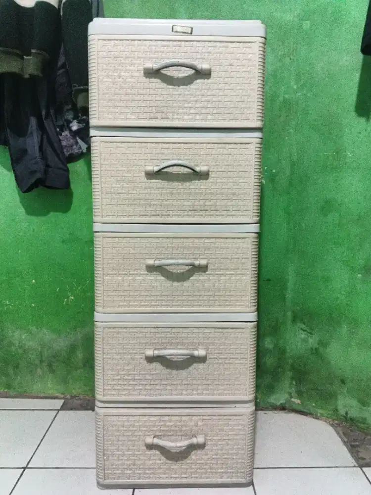 Lemari Baju 4 tingkat