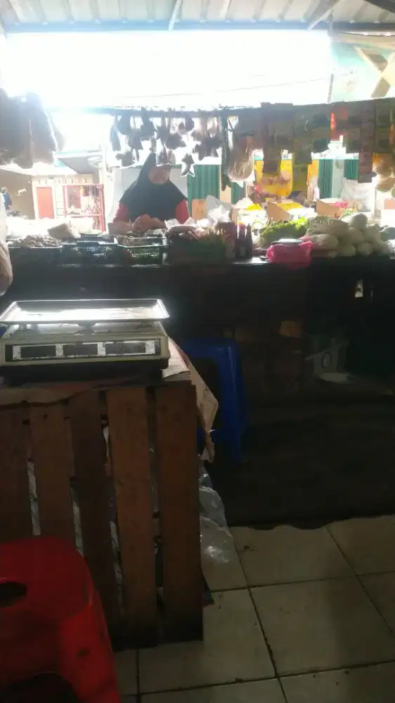 Dicari perempuan yg bisa bantu² berjualan sayur dan bantu² dirumah