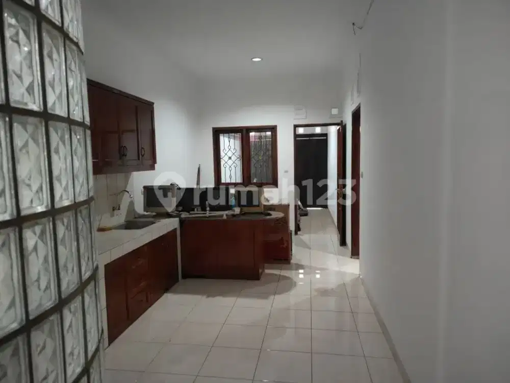 Rumah di Kopo Mas Dekat Pusat Perbelanjaan dan Mall