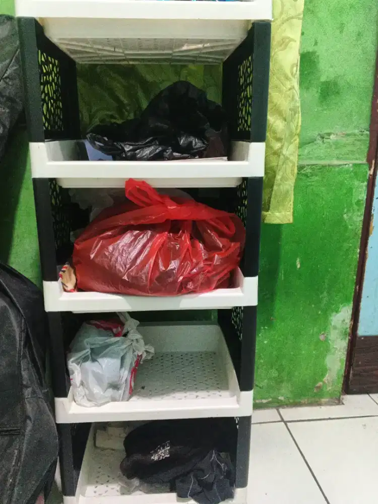 Rak sepatu dan sandal