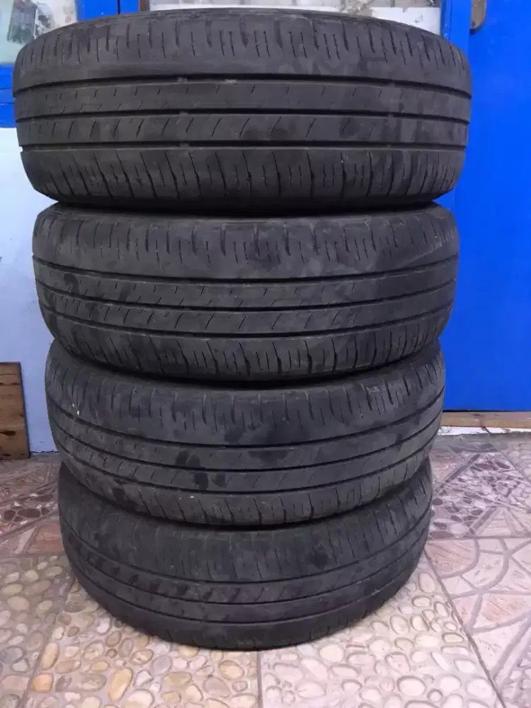 Jual ban bekas mobil merci masih bagus ring 20