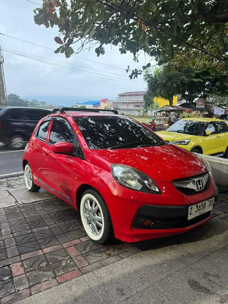 Honda Brio E MT 2015 antik terawat manual merah mulus