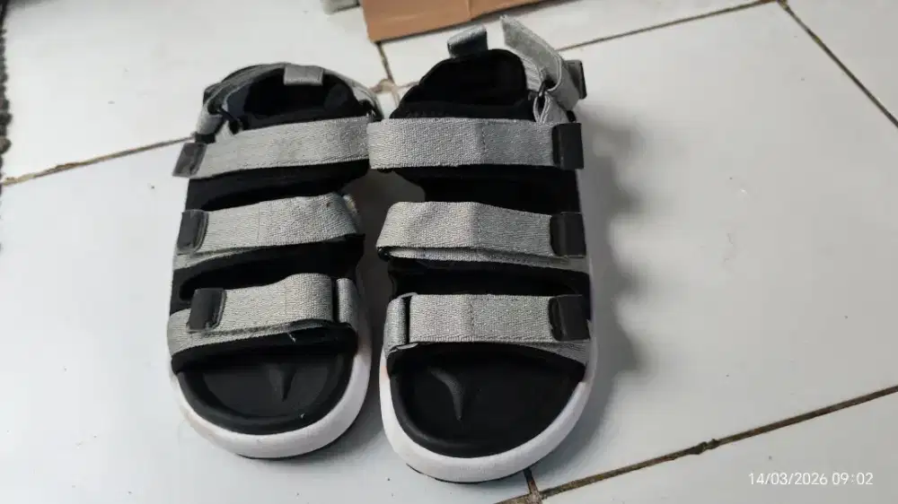 Sepatu sandal Shoopen size 41 Pas