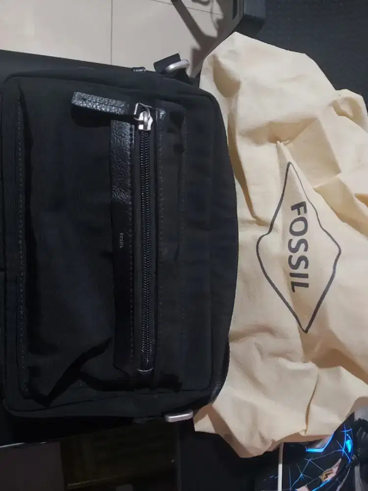 FOSSIL SLING BAG ORIGINAL - SIMPLE, ELEGAN, & AWET
