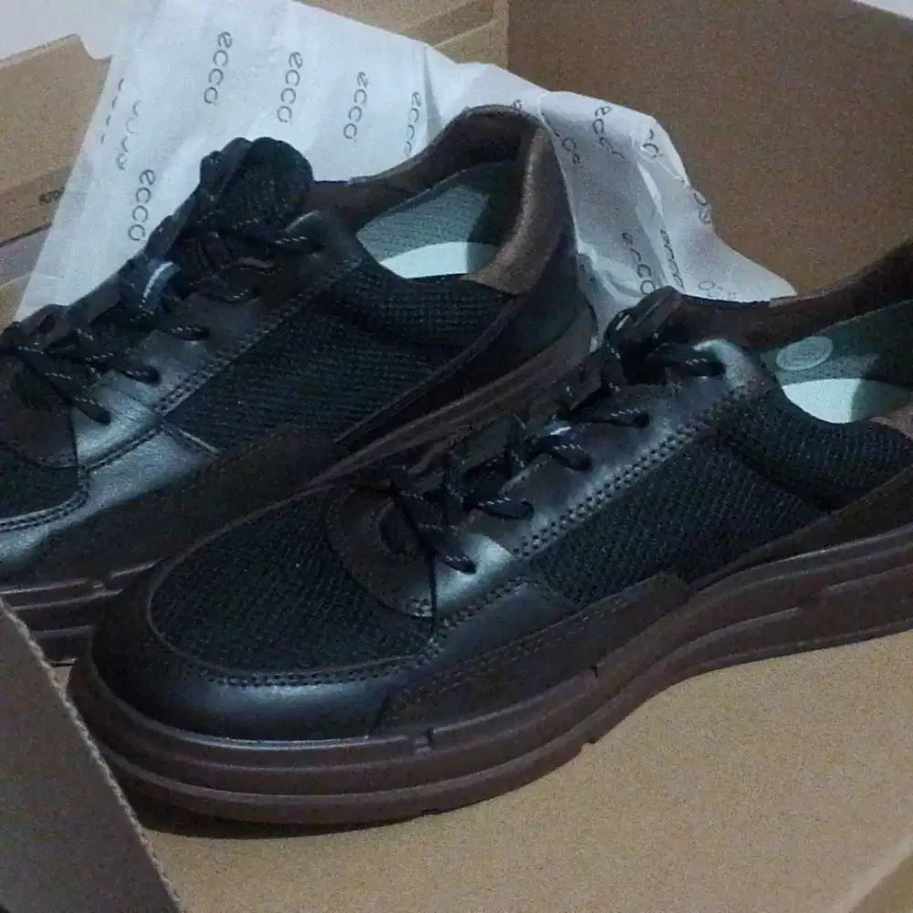 Sepatu karyawan nyaman di pakai classic casual..