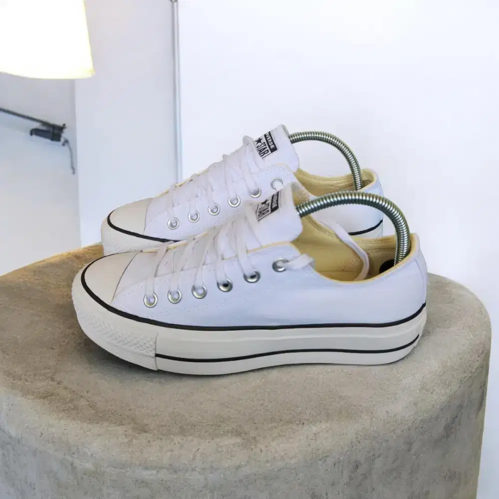 Sepatu Converse low CT LIFT White