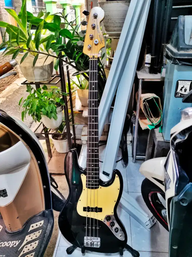 Squier Jazz Bass Original Kokoh dan sangat mulus