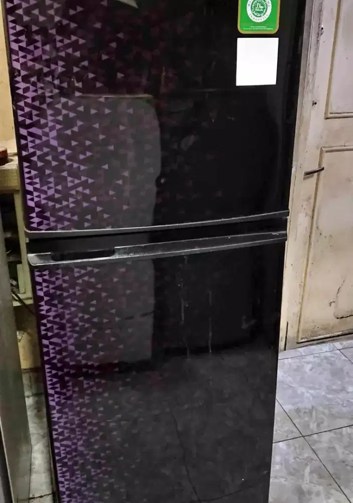 Kulkas Sharp UK 200 liter