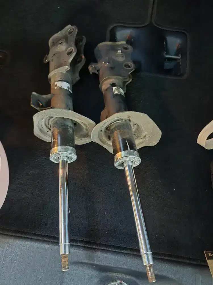 Shock depan bawaan pabrik Rush 2018