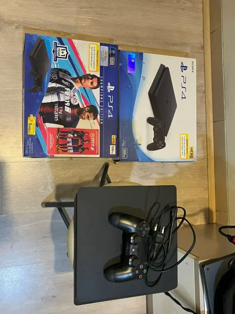 Sedang cari ps 4 ps4 slim playstation4 fat pro saya mau beli langsung