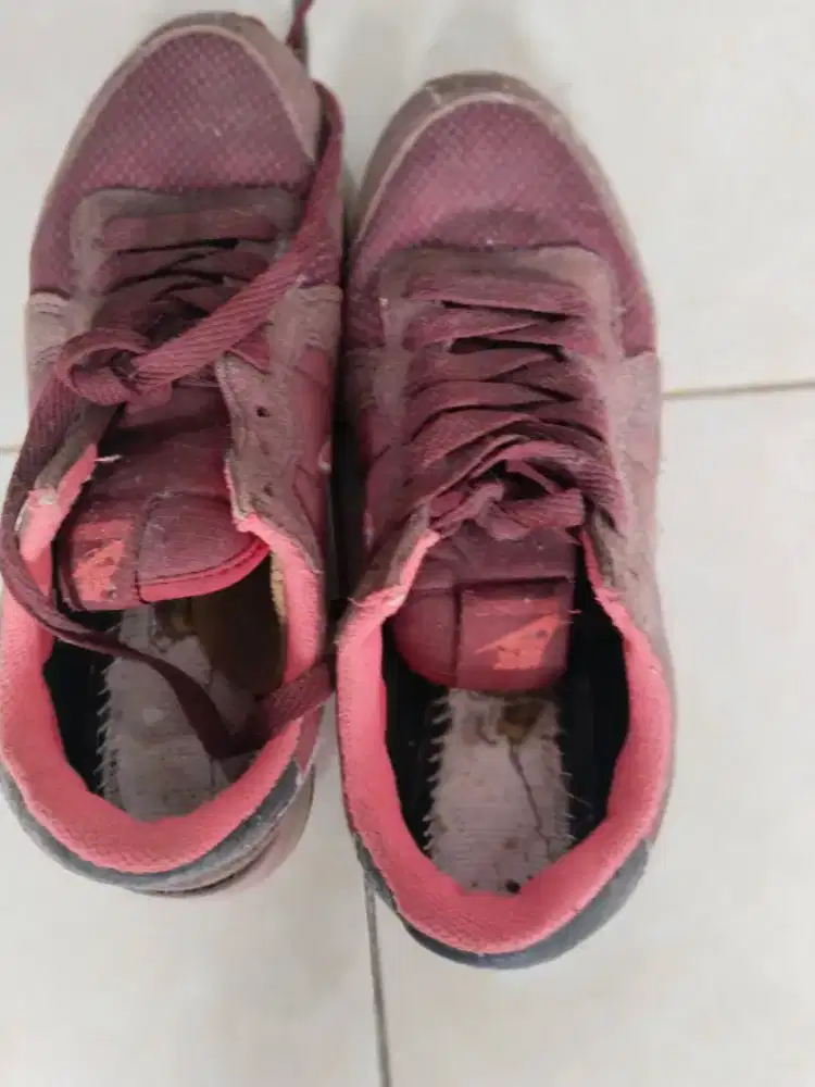 Sepatu ukuran 38