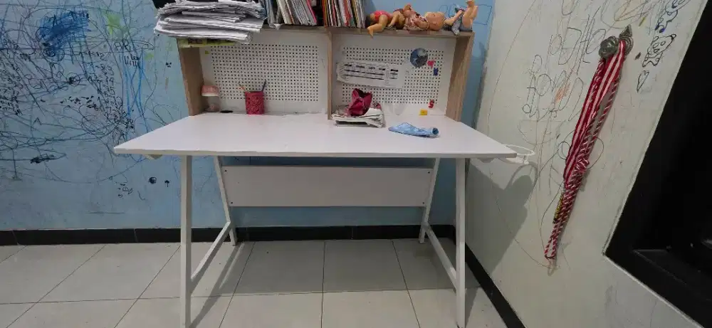 Jual Meja belajar bekas Jaime Informa