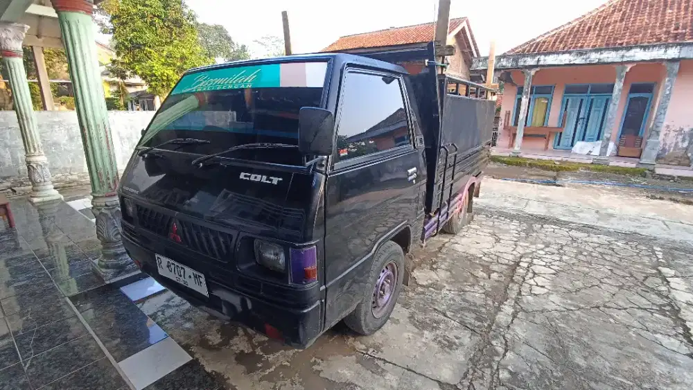 Dijual L 300 pickup kuat dan tangguh angkut barang