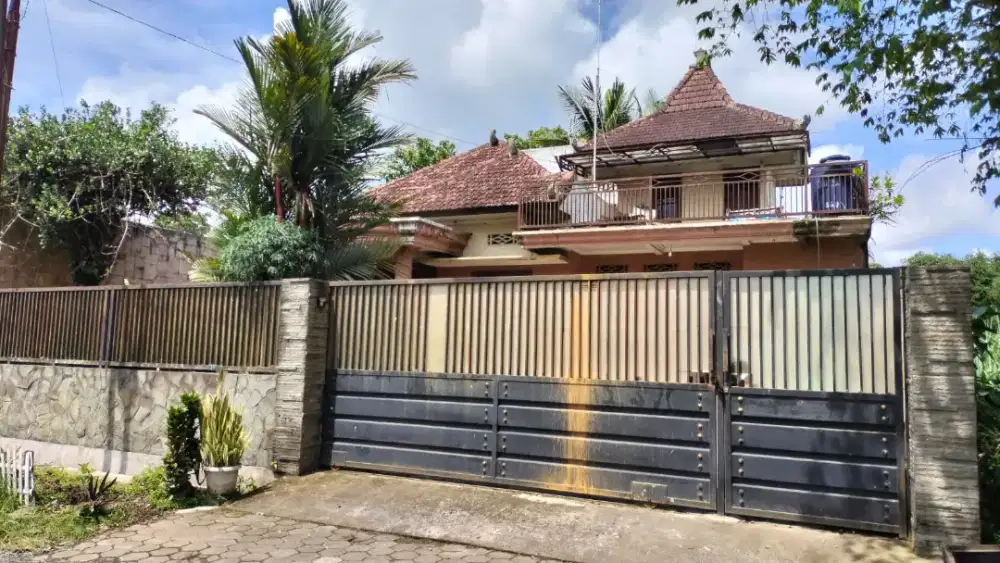 Dijual : Rumah 3 lantai
