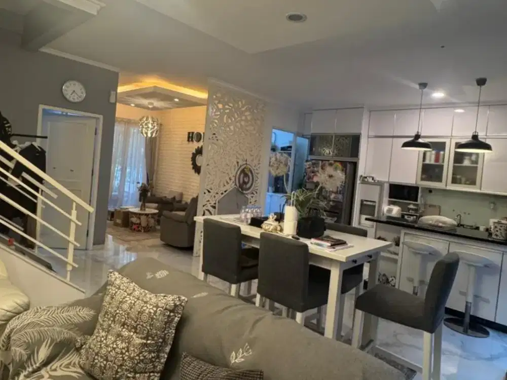 Rumah Renovasi Depan Taman Cantik Delatinos BSD city