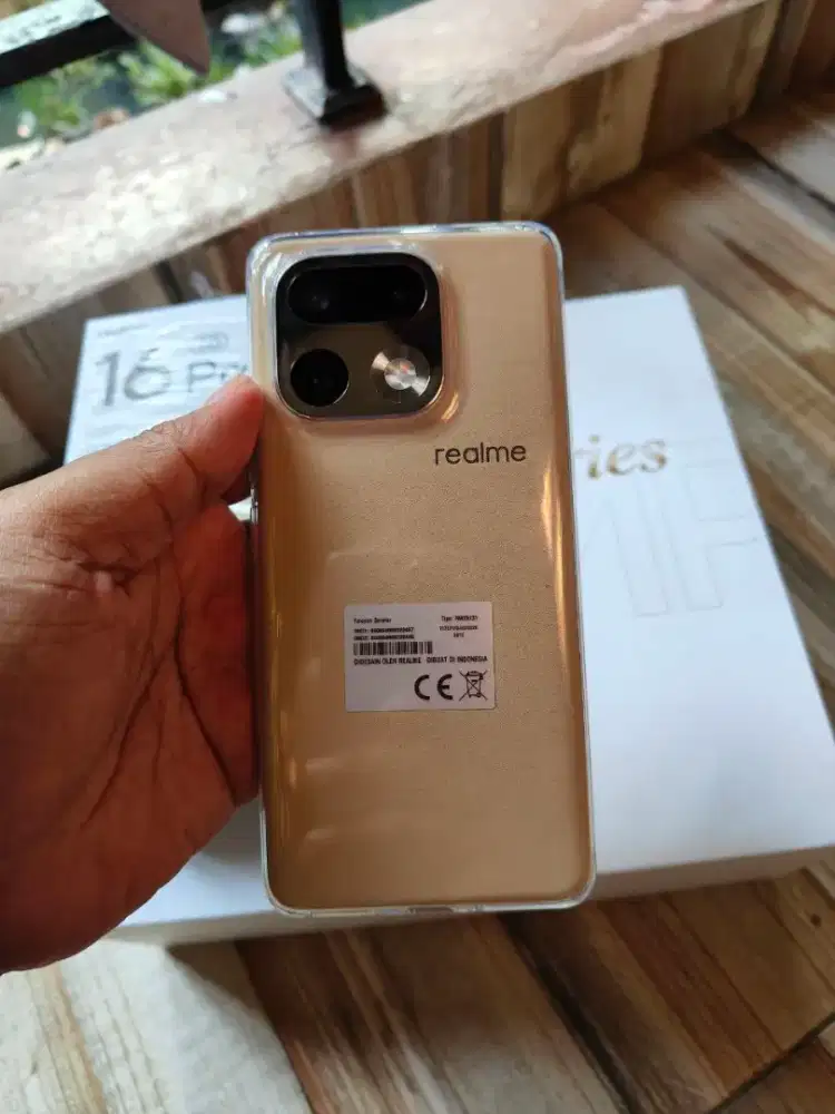 Realme 16 pro plus bonus giftbox