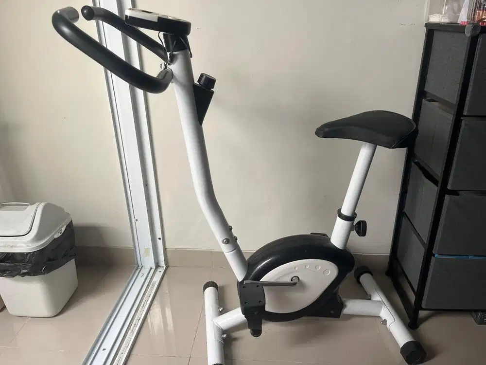 Sepeda Statis / Statis Bike JS -11 (warna putih)