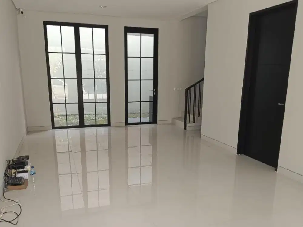 Murah Rumah 2 Lantai Siap Huni di The Greenlake Citraland, Surabaya Barat