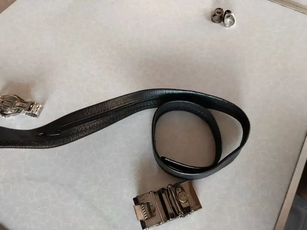 Ikat pinggang bekas pria