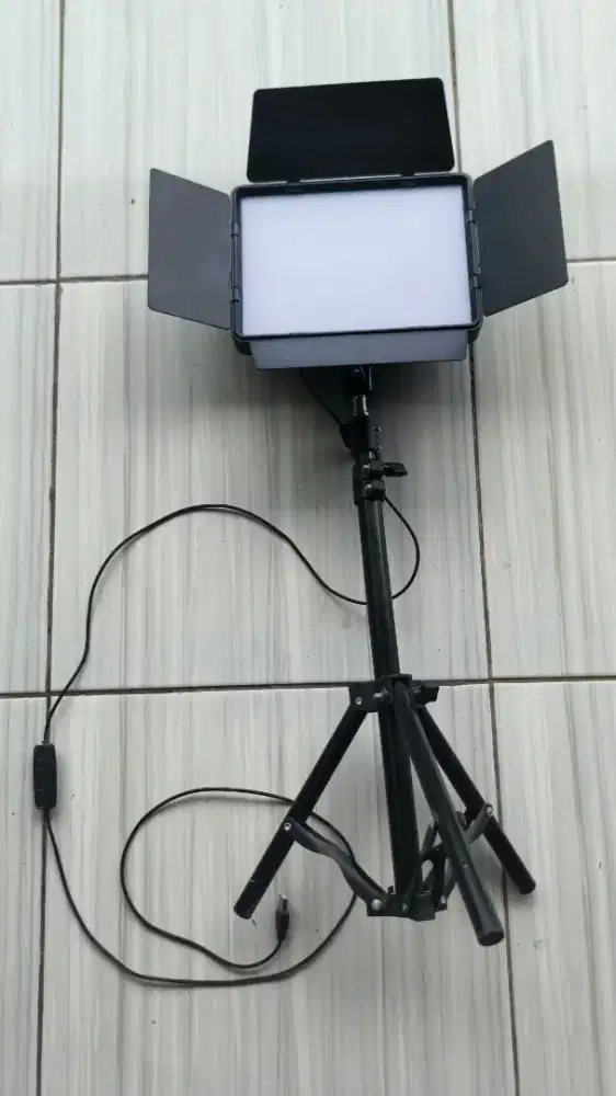 TNW Lampu Foto LED light 11 inch + Tripod