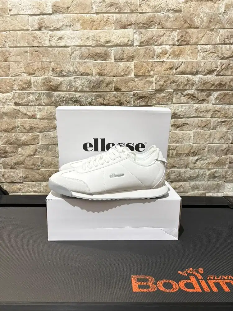 Sepatu ellesse AIDEN