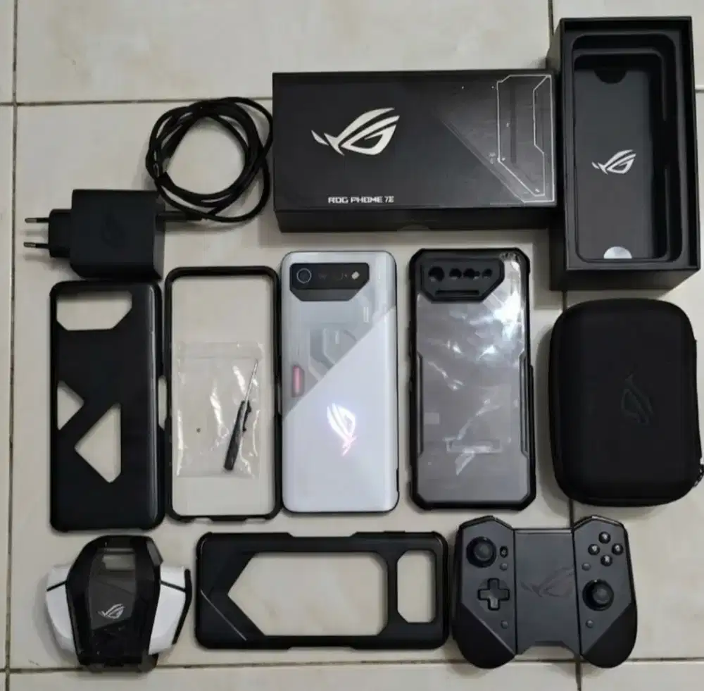 Asus ROG Phone 7 + Bonus Aero Activecooler 6 & ROG Kunai Gamepad